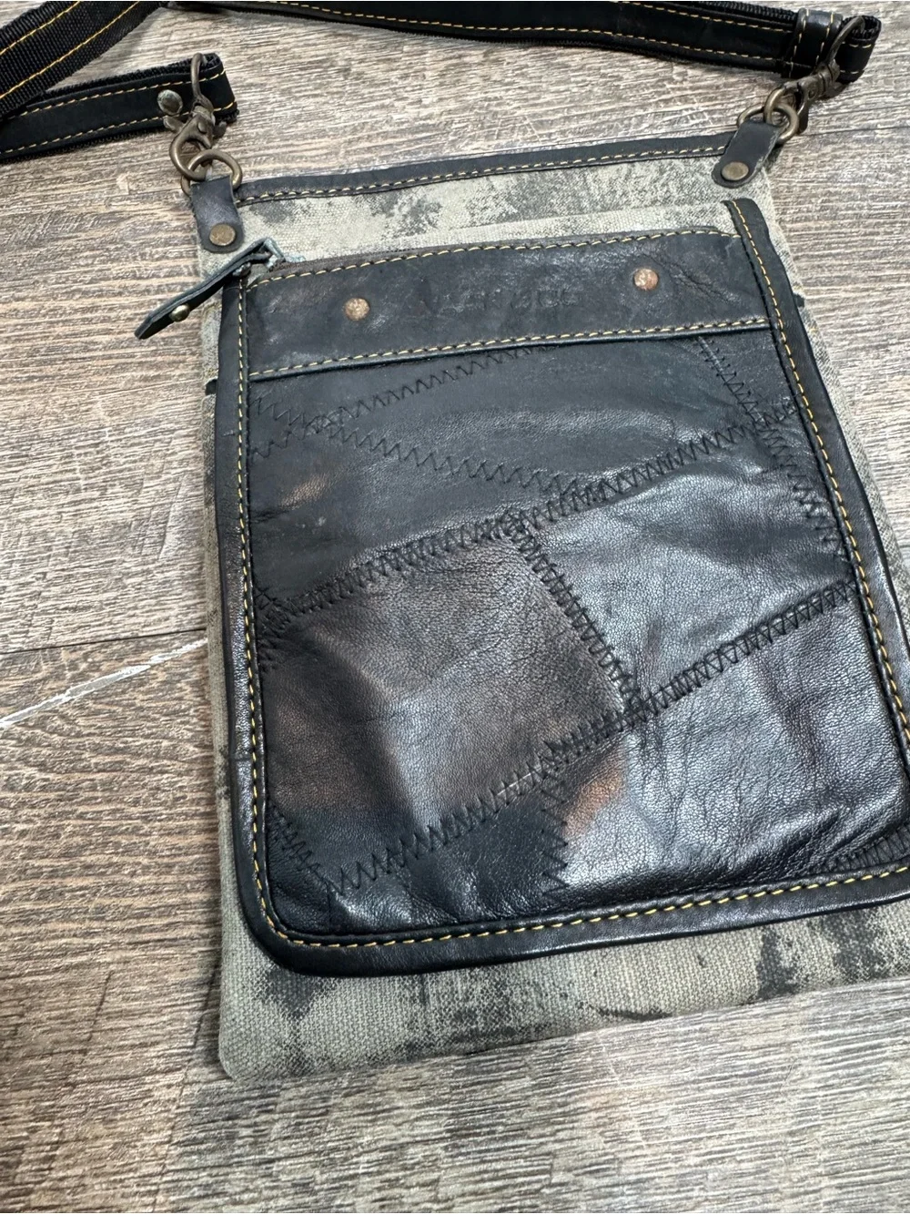 Men's Leather Patchwork Crossbody Pouch - Black and Gray